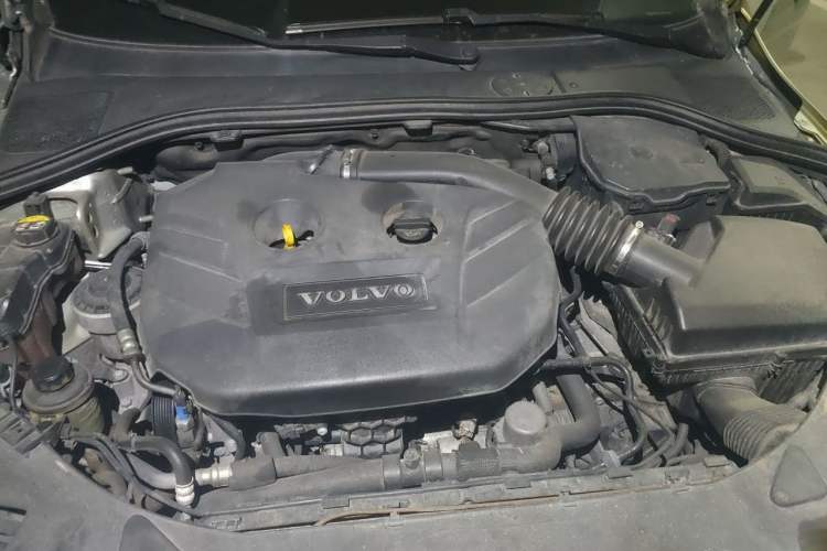 Used Volvo S60 2011 2.0T ZhiShang Version Engine Bay