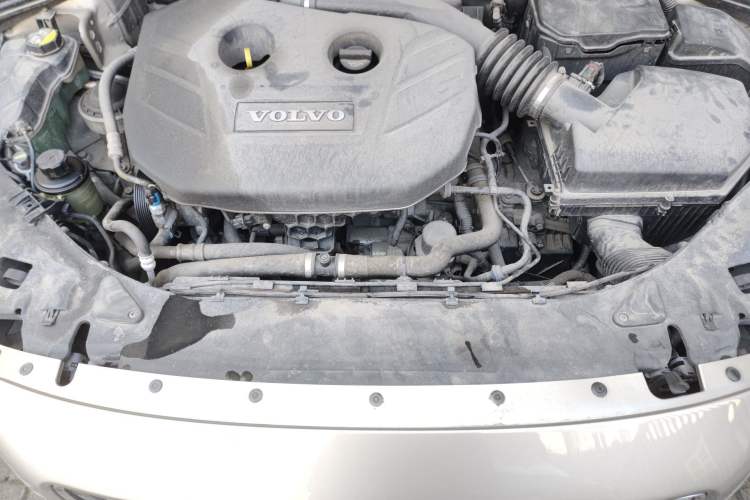 Used Volvo S60 2011 2.0T ZhiShang Version Engine Bay