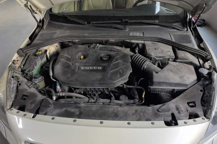 Used Volvo S60 2011 2.0T Comfort Edition Engine Bay