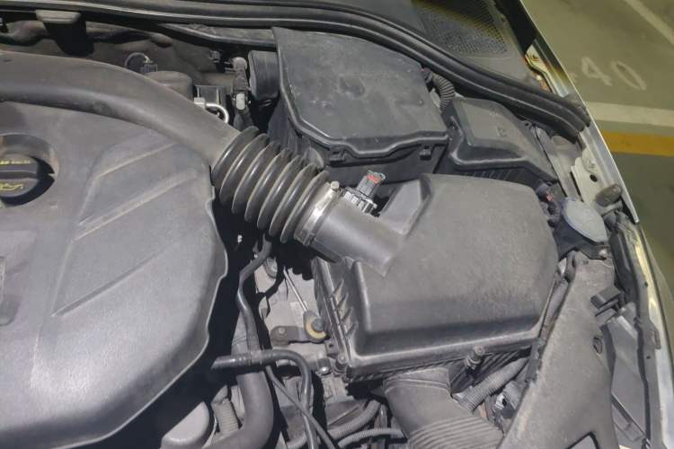 Used Volvo S60 2011 2.0T ZhiShang Version Engine Bay Left