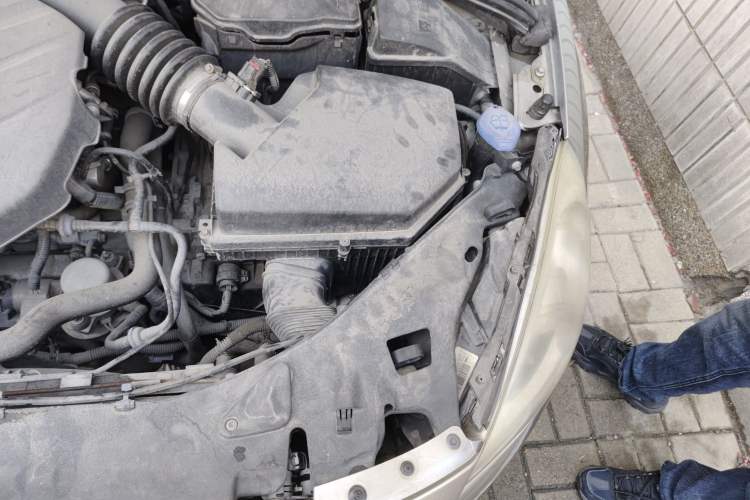 Used Volvo S60 2011 2.0T ZhiShang Version Engine Bay Left