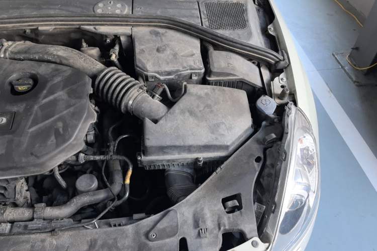 Used Volvo S60 2011 2.0T Comfort Edition Engine Bay Left