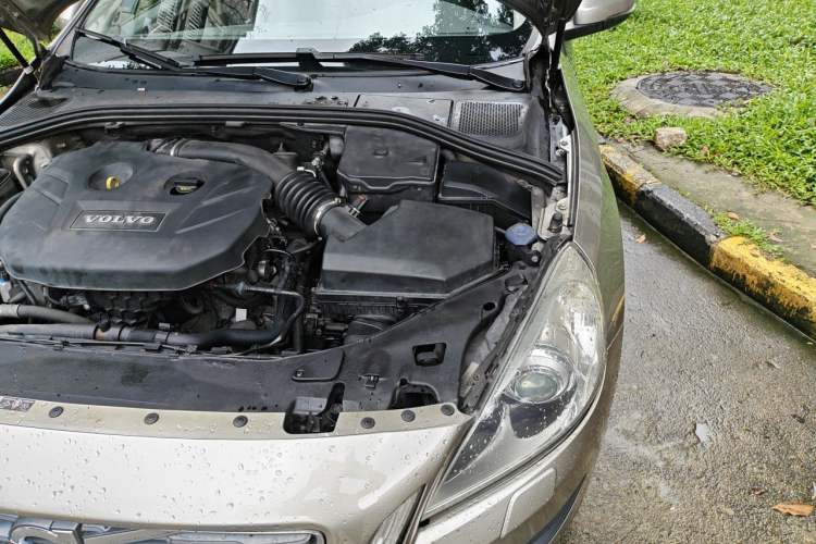 Used Volvo S60  Engine Bay Left