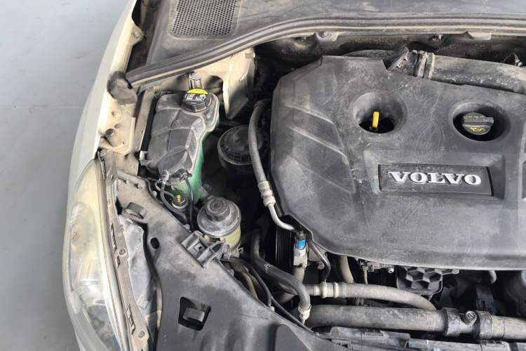 Used Volvo S60 2011 2.0T Comfort Edition Engine Bay Right