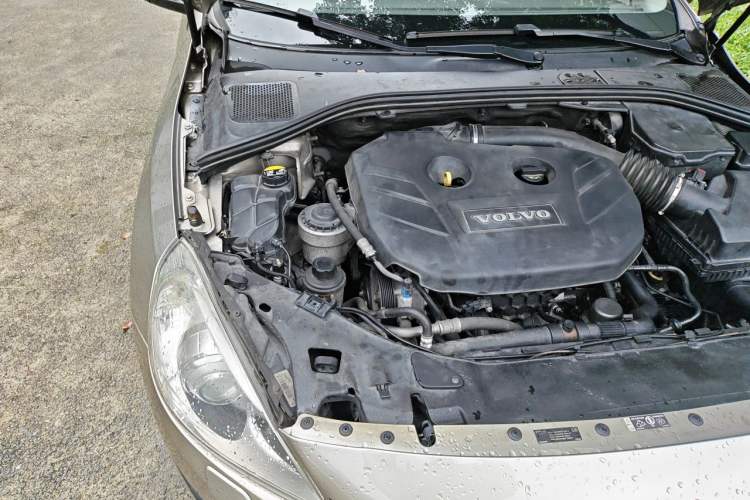 Used Volvo S60  Engine Bay Right
