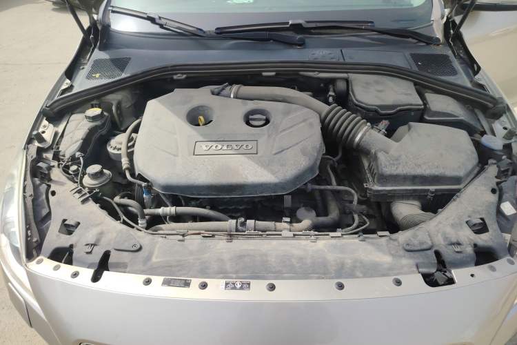 Used Volvo S60 2011 2.0T Comfort Edition Engine Bay