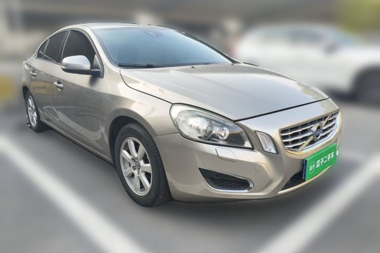 Used Volvo S60 2011 2.0T Comfort Edition Front Right 45 Deg