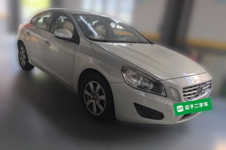Used Volvo S60 2011 2.0T Comfort Edition Front Right 45 Deg