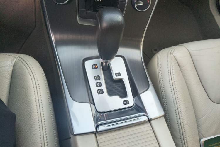 Used Volvo S60 2011 2.0T Comfort Edition Gear Lever