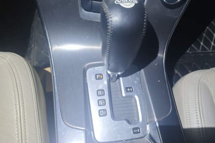 Used Volvo S60 2011 2.0T ZhiShang Version Gear Lever
