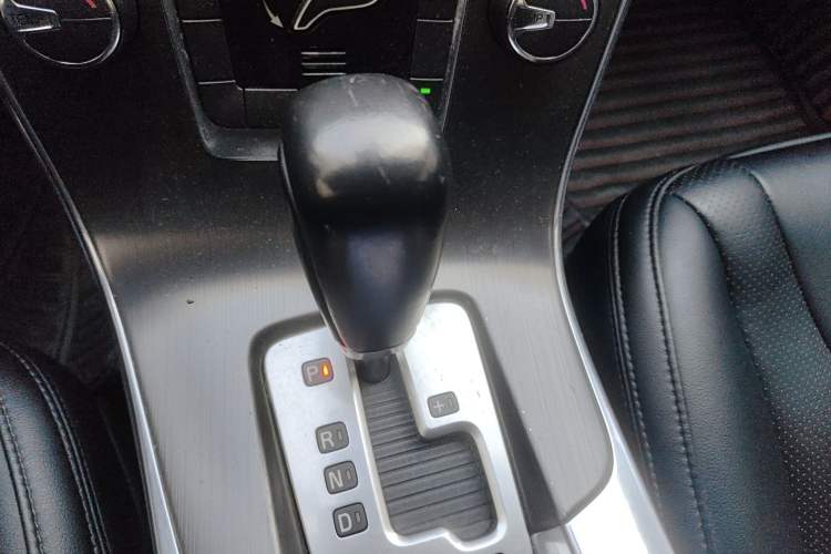 Used Volvo S60 2011 2.0T ZhiShang Version Gear Lever