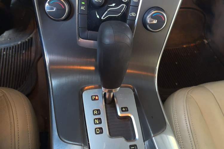 Used Volvo S60 2011 2.0T Comfort Edition Gear Lever
