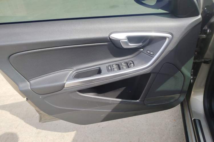 Used Volvo S60 2011 2.0T Comfort Edition Left Front Door Interior
