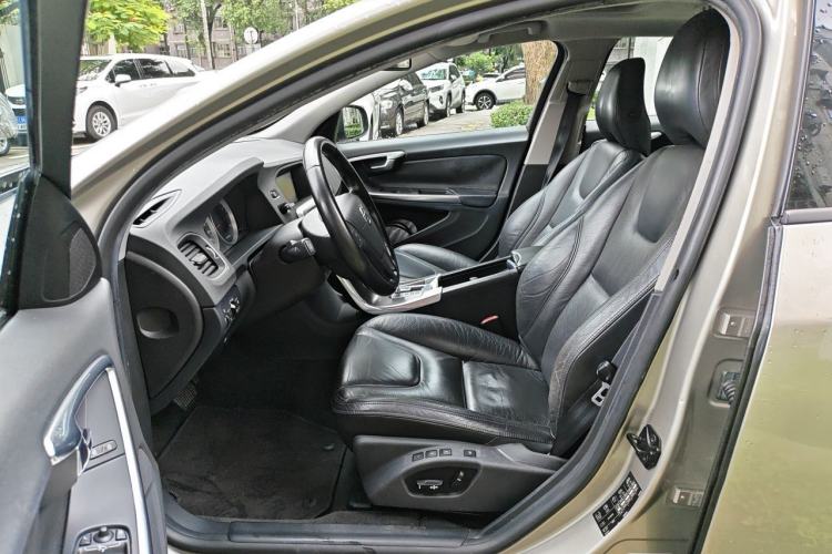 Used Volvo S60  Left Front Seat