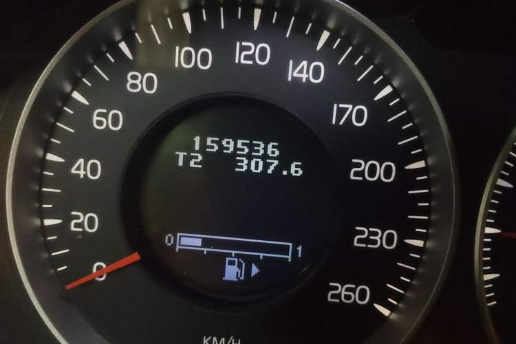Used Volvo S60 2011 2.0T ZhiShang Version Odometer Close Up