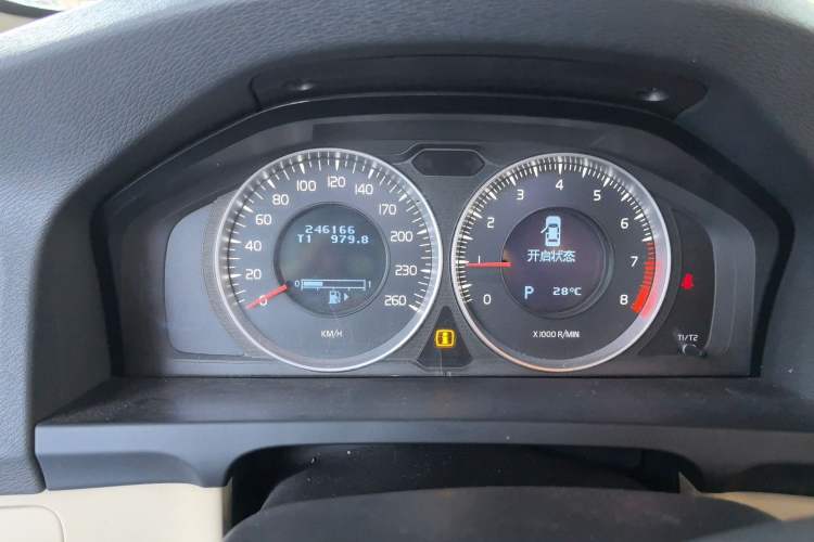 Used Volvo S60 2011 2.0T Comfort Edition Odometer Close Up
