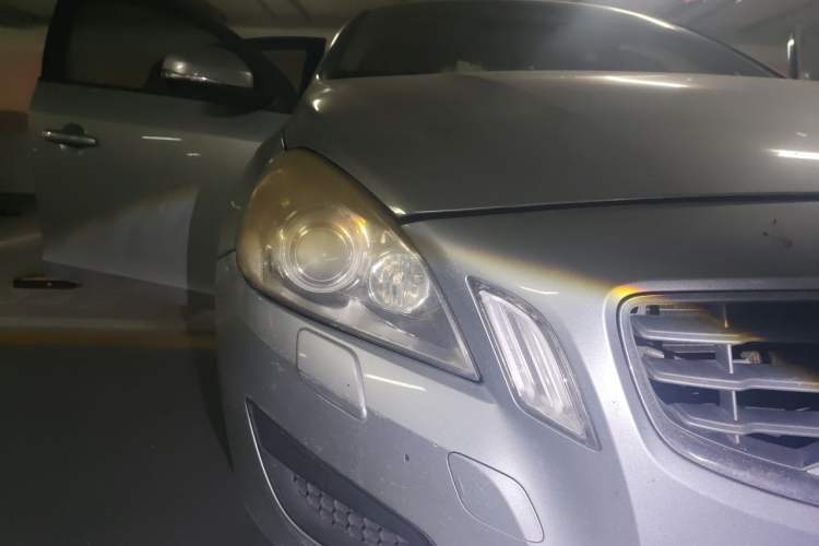 Used Volvo S60 2011 2.0T ZhiShang Version Right Front Headlight