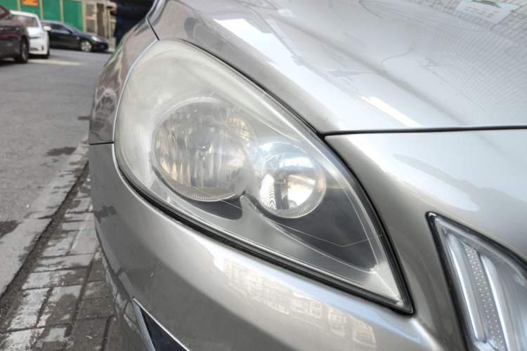 Used Volvo S60 2011 2.0T ZhiShang Version Right Front Headlight
