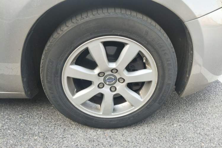 Used Volvo S60 2011 2.0T Comfort Edition Right Front Wheel Hub
