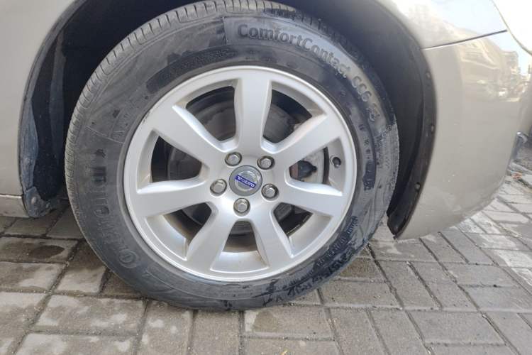 Used Volvo S60 2011 2.0T ZhiShang Version Right Front Wheel Hub