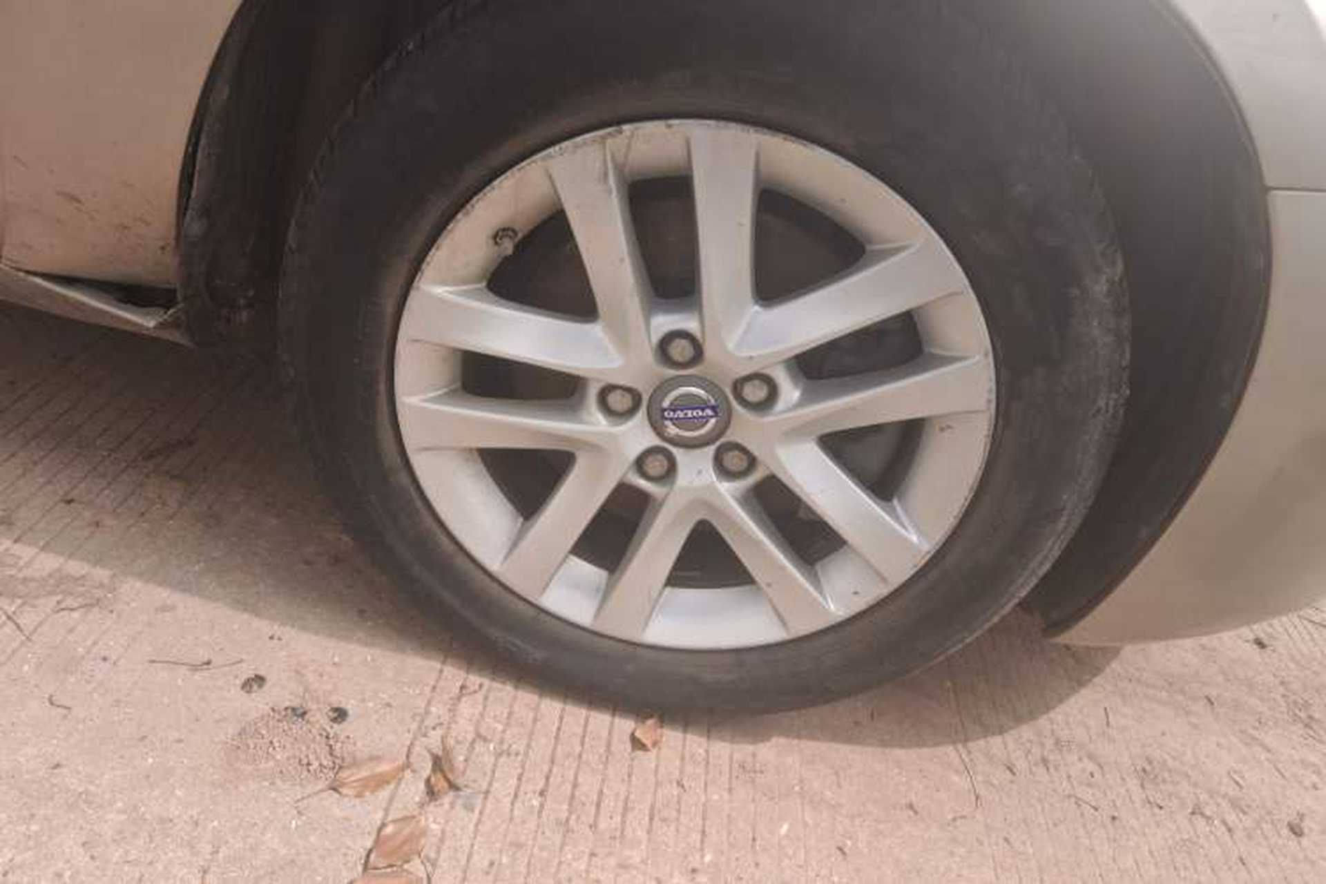 Used Volvo S60 2011 2.0T Comfort Edition Right Front Wheel Hub