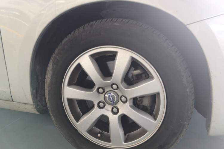 Used Volvo S60 2011 2.0T Comfort Edition Right Front Wheel Hub