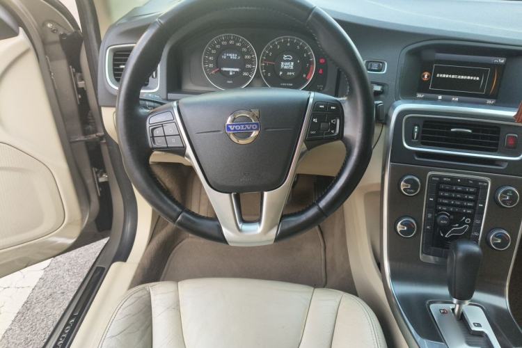 Used Volvo S60 2011 2.0T Comfort Edition Steering Wheel