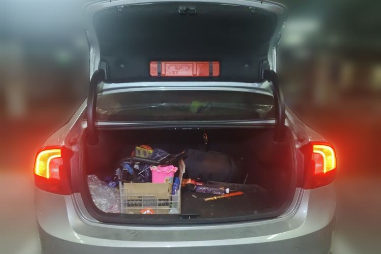 Used Volvo S60 2011 2.0T ZhiShang Version Trunk