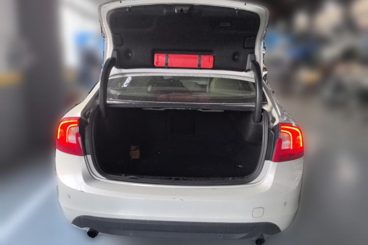 Used Volvo S60 2011 2.0T Comfort Edition Trunk