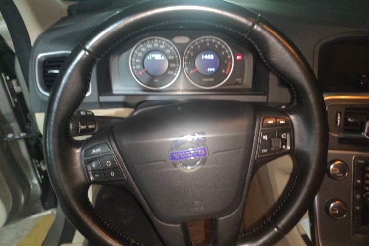 Used Volvo S60 2011 2.0T Comfort Edition Steering Wheel
