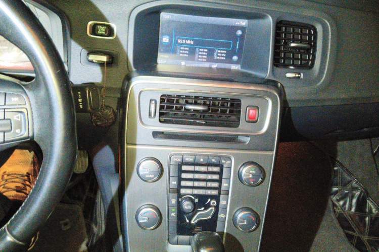 Used Volvo S60 2011 2.0T ZhiShang Version Audio And AC Panel