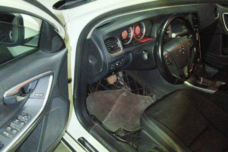 Used Volvo S60 2011 2.0T ZhiShang Version Driver Seat