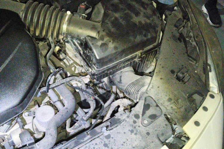 Used Volvo S60 2011 2.0T ZhiShang Version Engine Bay Left