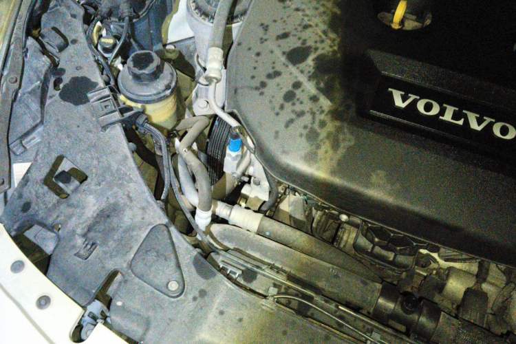 Used Volvo S60 2011 2.0T ZhiShang Version Engine Bay Right