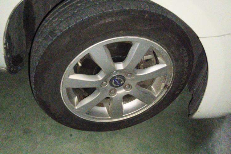 Used Volvo S60 2011 2.0T ZhiShang Version Right Front Wheel Hub