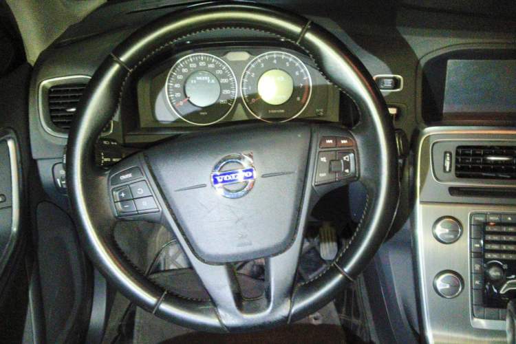 Used Volvo S60 2011 2.0T ZhiShang Version Steering Wheel