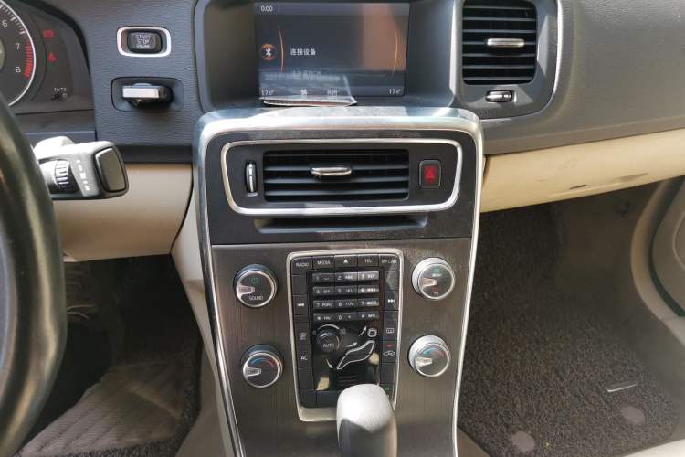 Used Volvo S60 2012 1.6T DRIVe Comfort Edition Audio And AC Panel