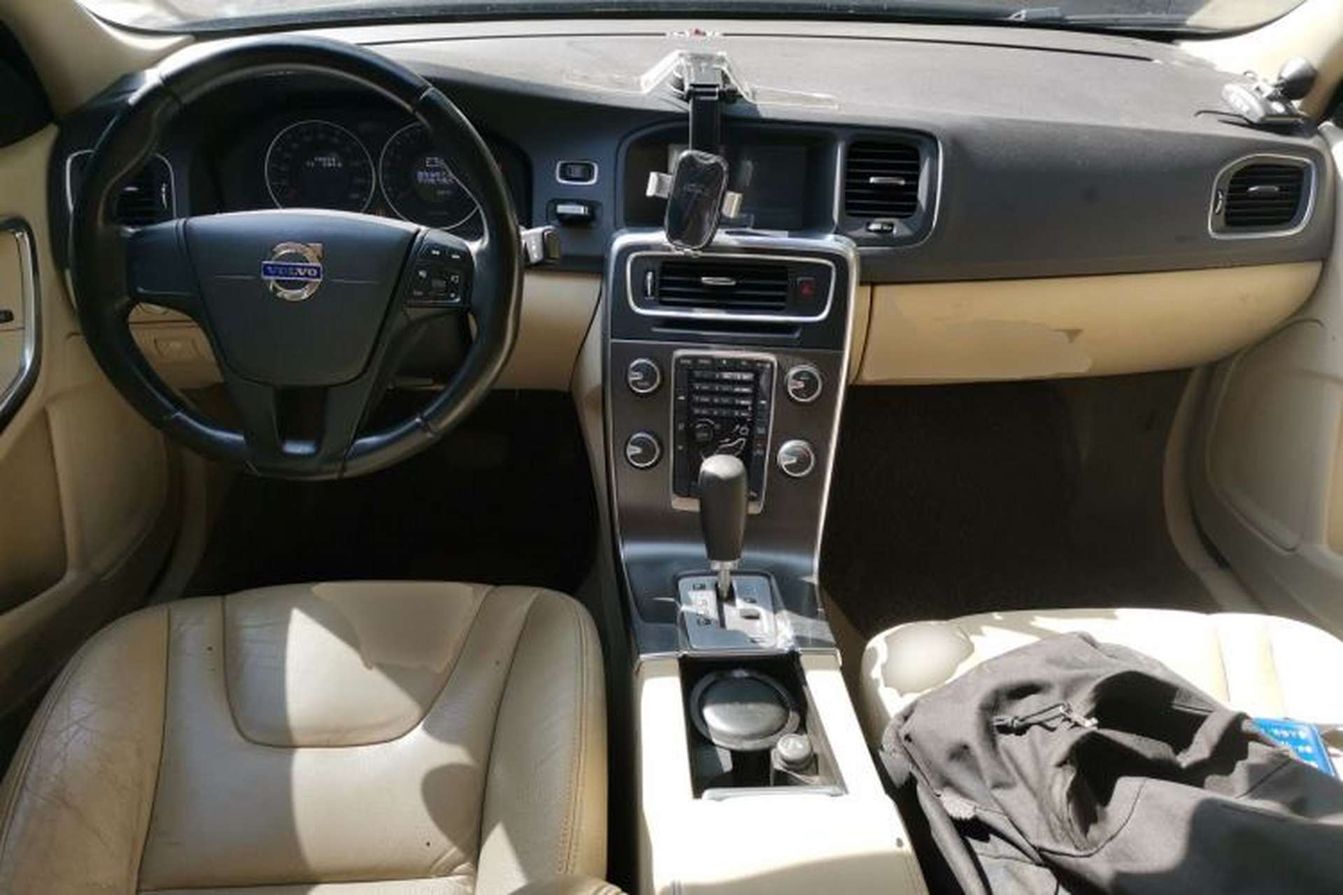 Used Volvo S60 2012 1.6T DRIVe Comfort Edition Center Console