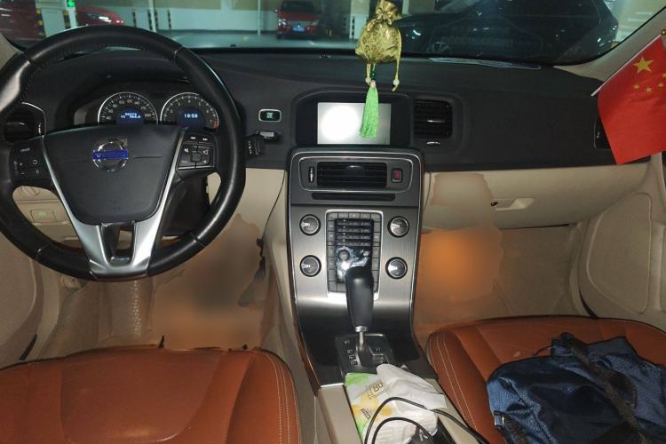 Used Volvo S60 2012 T5 Zhiya Edition Center Console