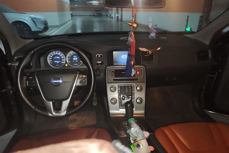 Used Volvo S60 2012 T5 Zhiya Edition Center Console