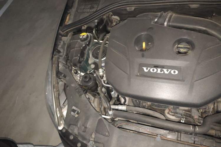Used Volvo S60 2012 T5 Zhiya Edition Engine Bay Right