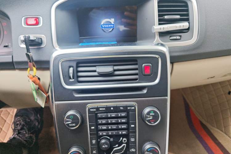 Used Volvo S60 2012 T5 Comfort Edition Audio And AC Panel