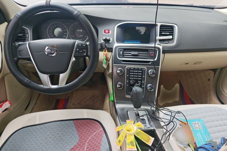 Used Volvo S60 2012 T5 Comfort Edition Center Console