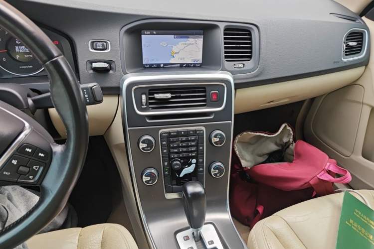 Used Volvo S60 2012 T5 Zhiya Edition Audio And AC Panel