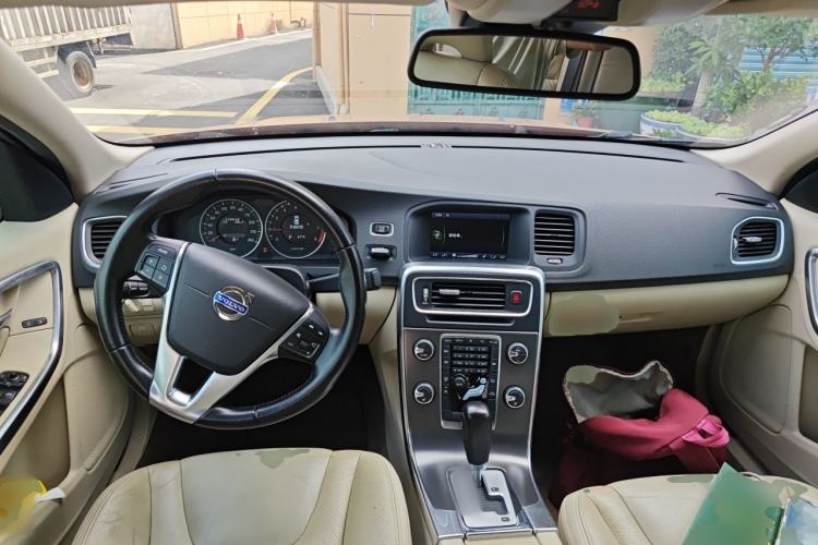 Used Volvo S60 2012 T5 Zhiya Edition Center Console