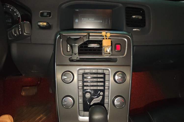 Used Volvo S60 2012 1.6T DRIVe Comfort Edition Audio And AC Panel
