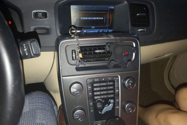 Used Volvo S60 2012 T5 Prestige Edition Audio And AC Panel