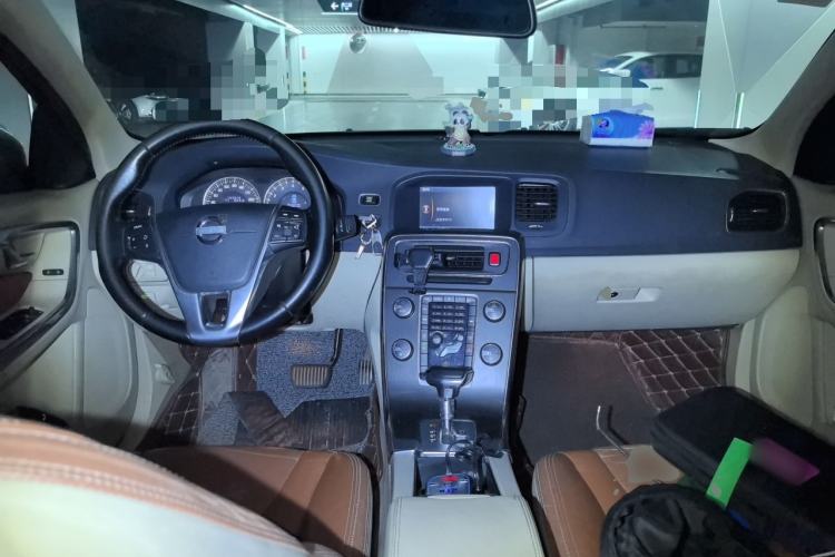 Used Volvo S60 2012 T5 Zhiya Edition Center Console