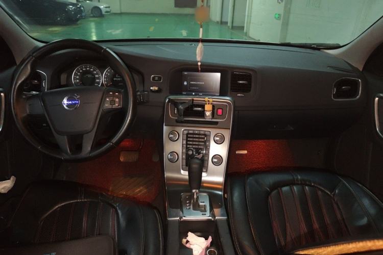 Used Volvo S60 2012 1.6T DRIVe Comfort Edition Center Console