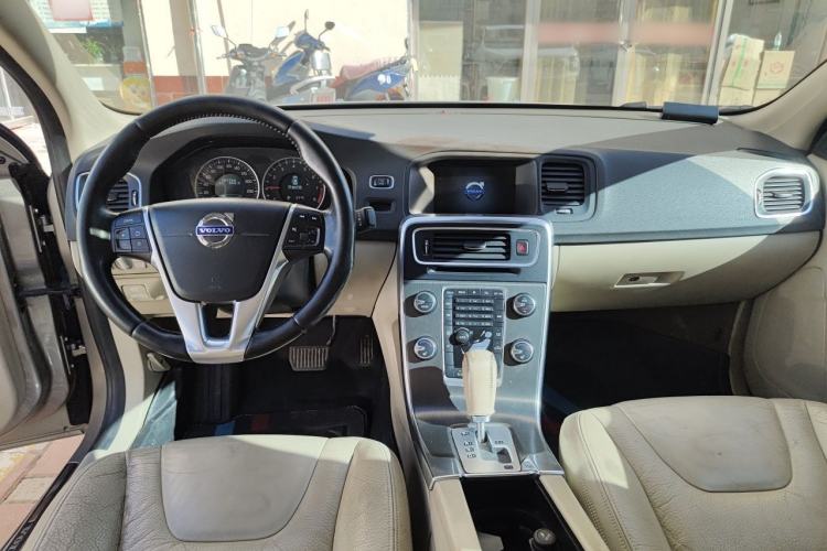 Used Volvo S60 2012 T5 Prestige Edition Center Console